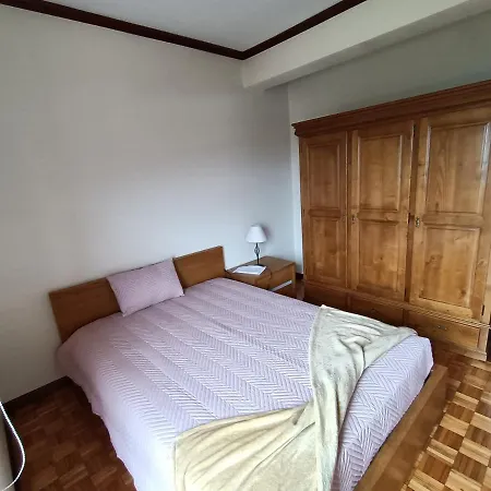 Casa Amarela Da Canicada 비에이라도미노