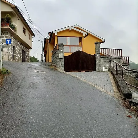 Casa Amarela Da Canicada